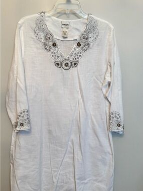 Chico's White Linen Beaded V-Neck Embroidered Top size 2(L)